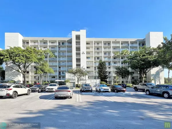 Pompano Beach, FL 33069,2215 Cypress Island Dr  #705