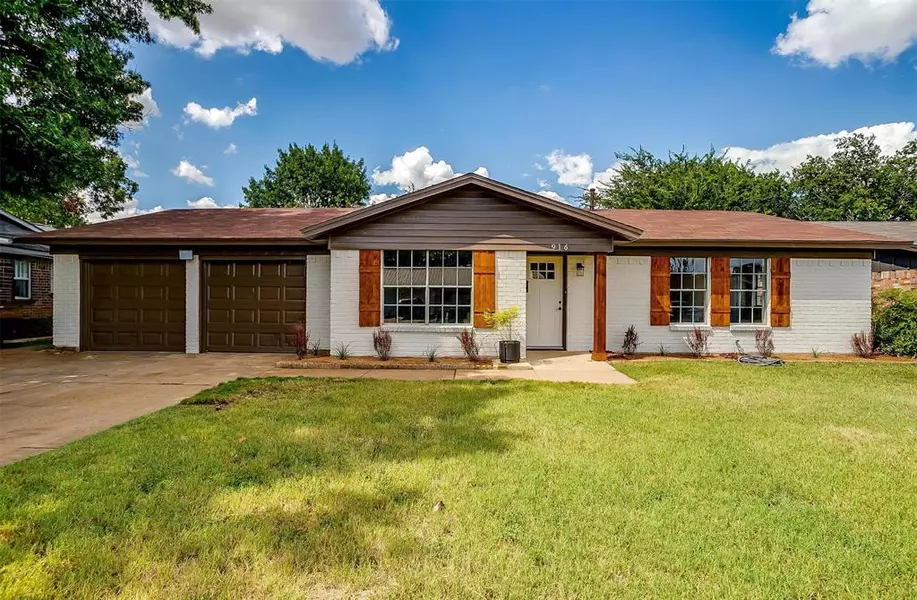 916 Pecan Street, Crowley, TX 76036