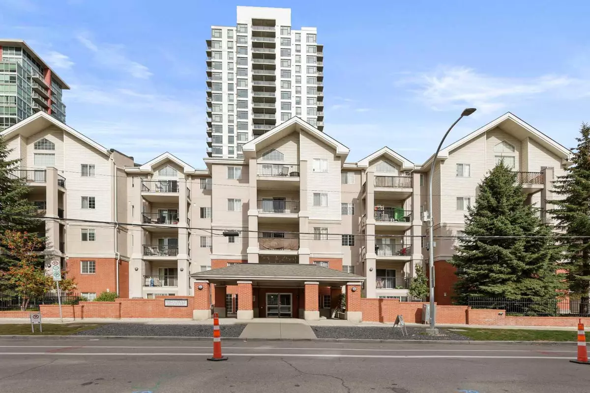 Calgary, AB T2R 0L9,126 14 AVE SW #309