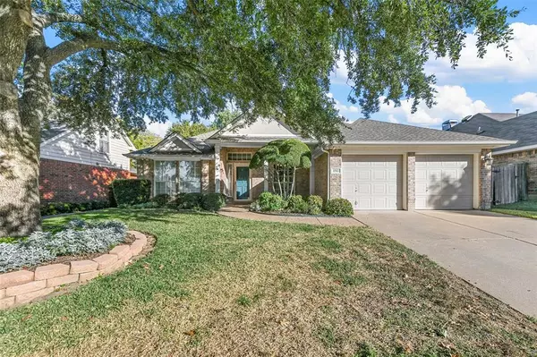 6942 Mesa Drive, Fort Worth, TX 76132