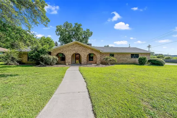 202 Molly Lane, Mineola, TX 75773