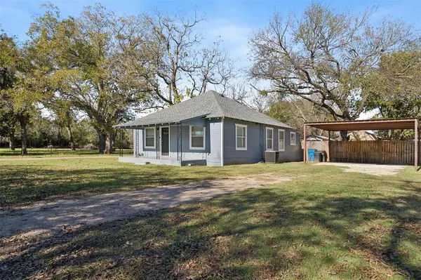 1201 English Street, Cleburne, TX 76031