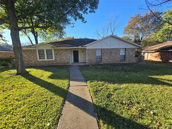 926 Waynelee Drive, Lancaster, TX 75146