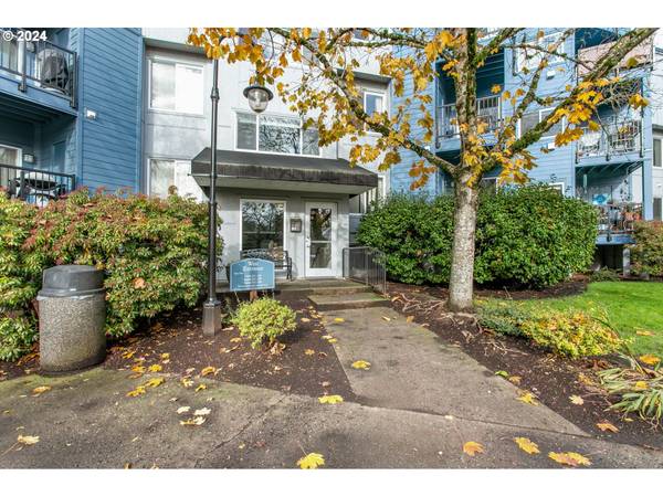 8720 SW TUALATIN RD #122, Tualatin, OR 97062