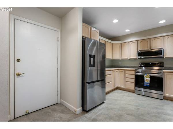 8720 SW TUALATIN RD #122, Tualatin, OR 97062