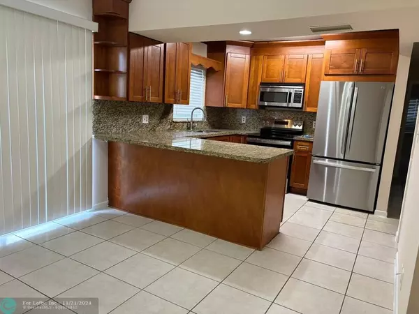 Coral Springs, FL 33065,10511 NW 43rd Ct  #2