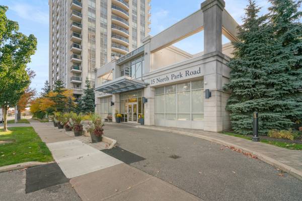 15 North Park RD #911, Vaughan, ON L4J 0A1