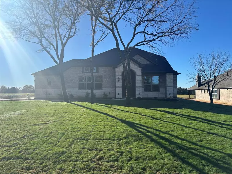 882 Shadow Valley Road, Collinsville, TX 76233