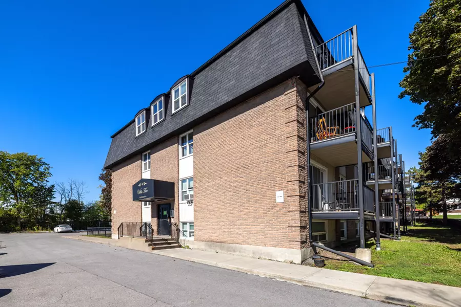 25 College ST E #103, Belleville, ON K8P 2E3