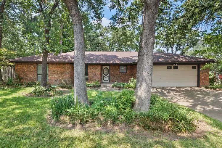 Arlington, TX 76016,5617 Woodhollow Drive