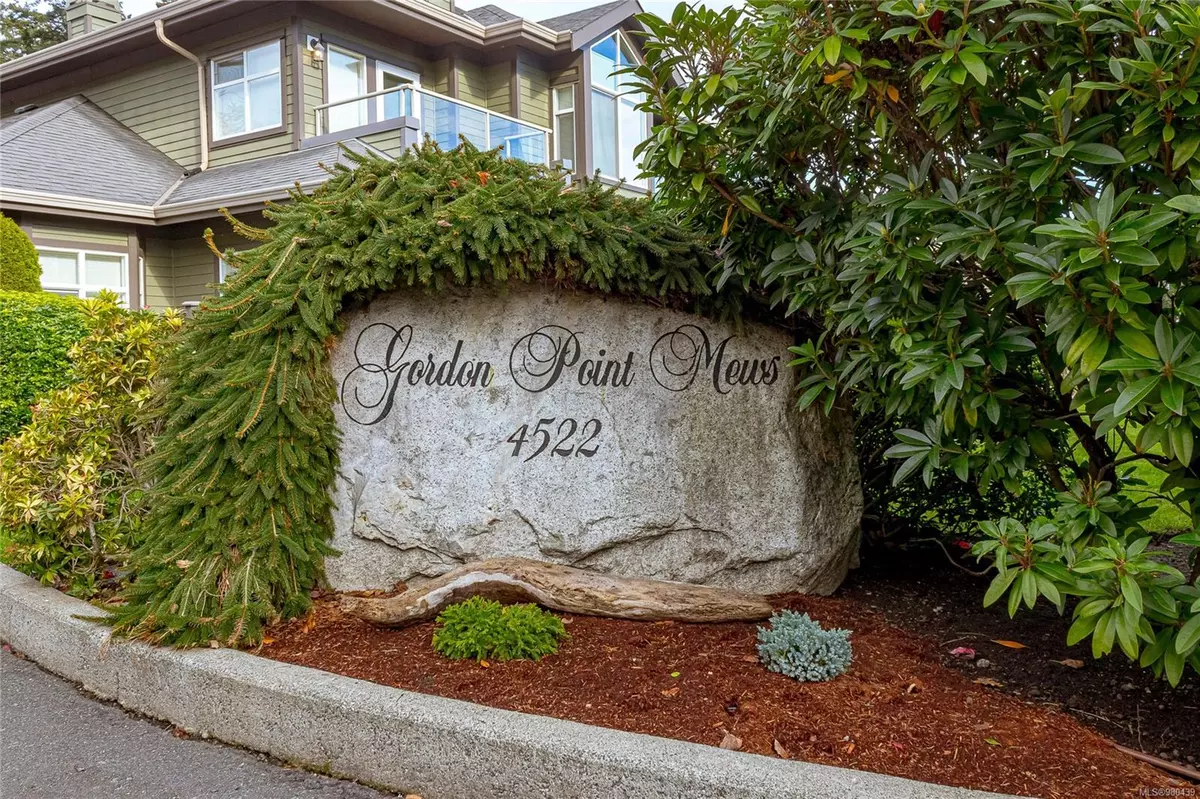 Saanich, BC V8N 6L4,4522 Gordon Point Dr #8