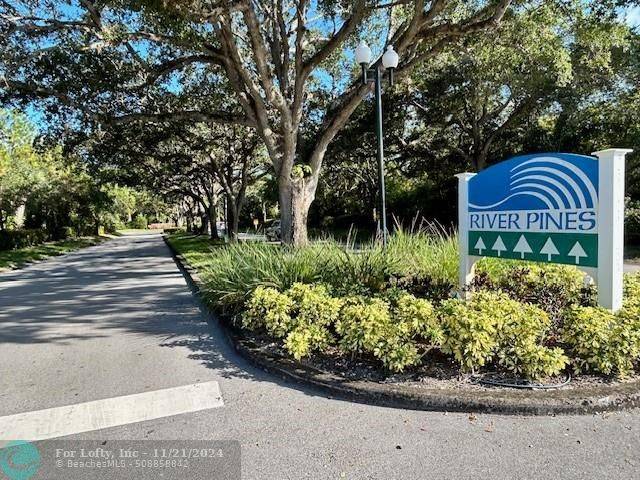 Stuart, FL 34997,5846 SE Riverboat Dr  #319