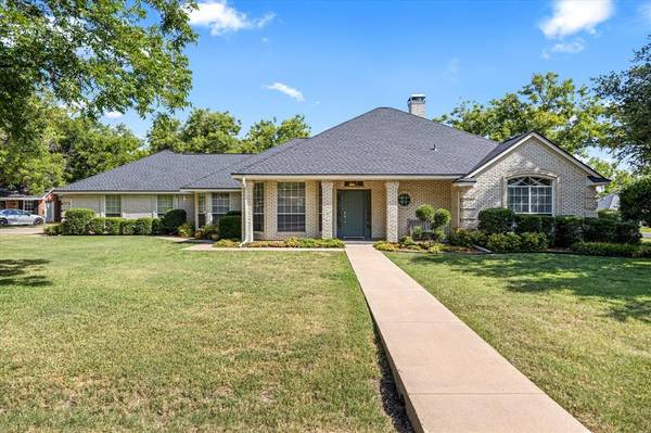 6101 Bontura Court,  Granbury,  TX 76049