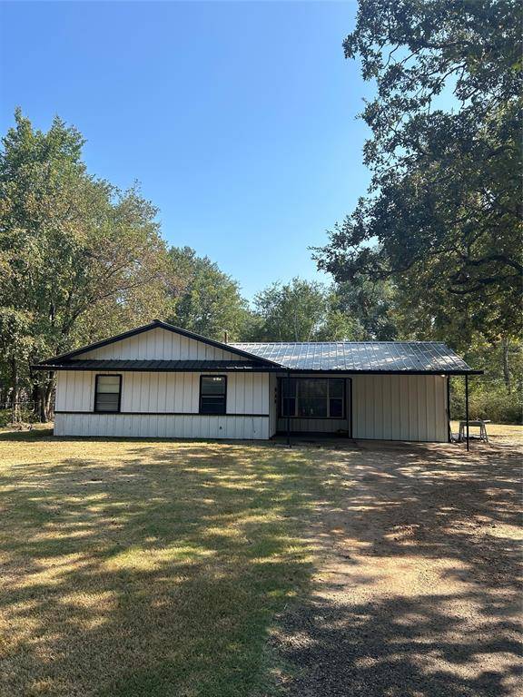 111 Circle Drive, Bogata, TX 75417