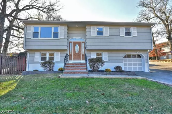 37 Pleasant View Ave, Bloomingdale Boro, NJ 07403