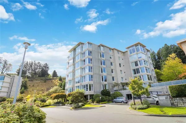 Saanich, BC V8Y 3H9,5350 Sayward Hill Cres #303