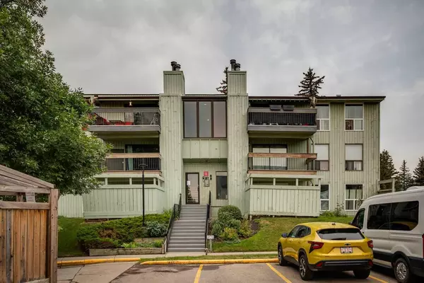 10120 Brookpark BLVD Southwest #121, Calgary, AB T2W 3G3