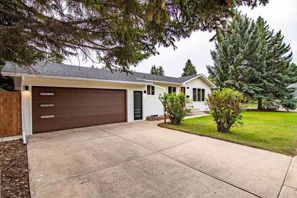 33 Munro CRES, Red Deer, AB T4N 0J2