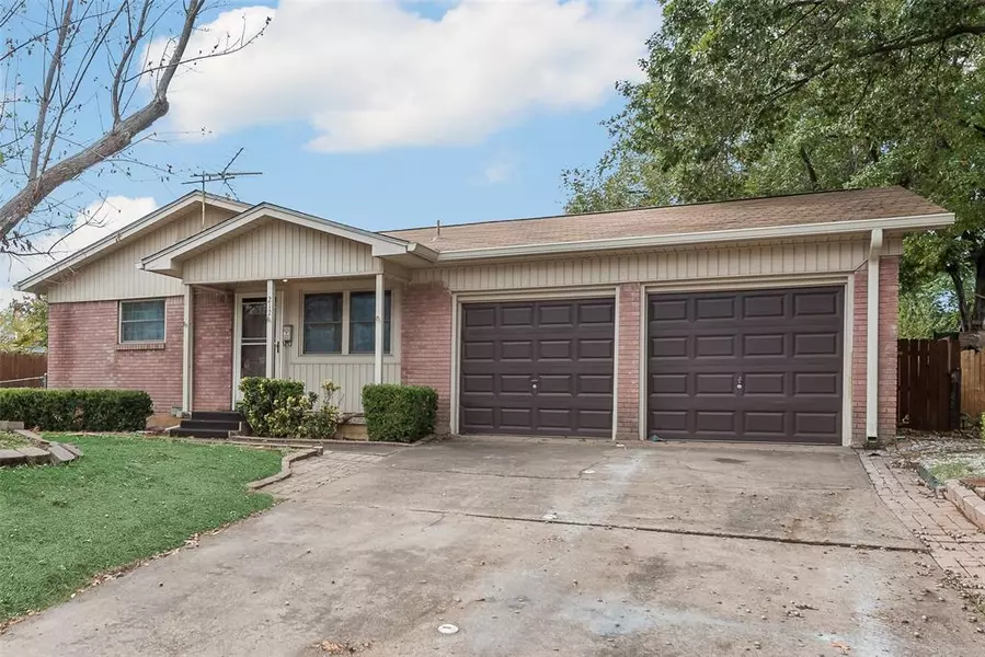 212 Skyway Drive, Euless, TX 76040