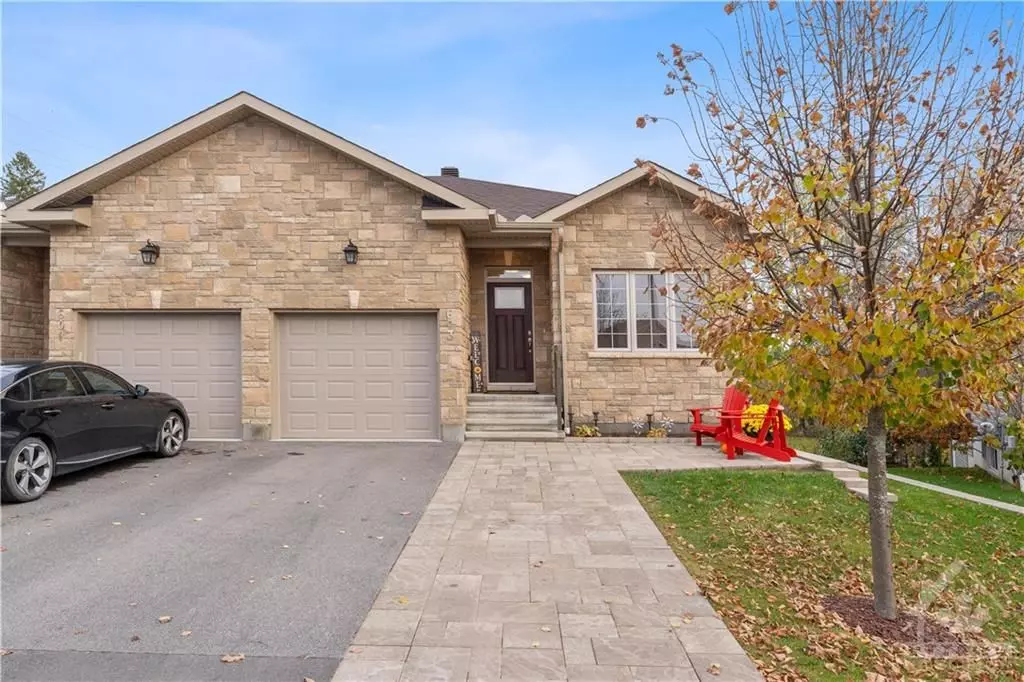 Carp - Huntley Ward, ON K0A 1L0,603 MEADOWRIDGE CIR