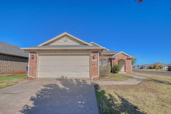 13301 SW 4th Terrace, Yukon, OK 73099