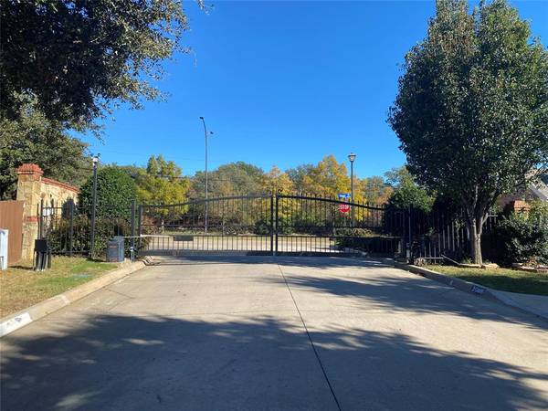 2611 Fox Creek Trail, Arlington, TX 76017