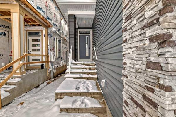 Calgary, AB T2X 4M6,100 Wolf Hollow Villas Southeast