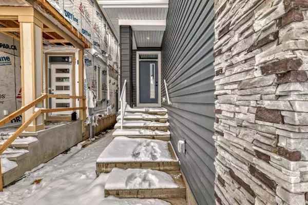 Calgary, AB T2X 4M6,100 Wolf Hollow Villas SE