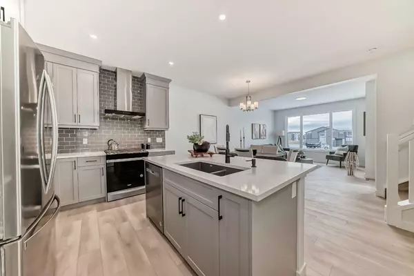 Calgary, AB T2X 4M6,100 Wolf Hollow Villas SE