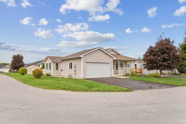 1 Illinois CRES, Wasaga Beach, ON L9Z 3A8