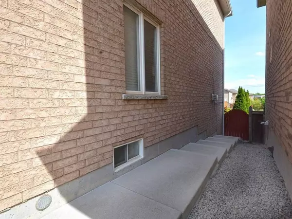 Brampton, ON L6R 0K6,6 Hibiscus CT #Bsmt