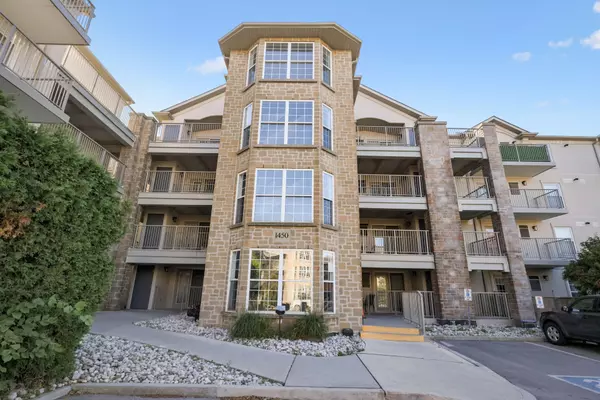 1450 Bishops Gate #211, Oakville, ON L6M 4N1