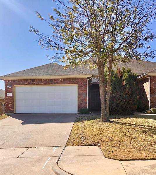 1021 Newcastle Drive, Weatherford, TX 76086