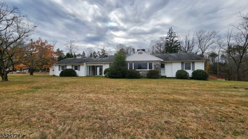 59 Holland Rd, Peapack Gladstone Boro, NJ 07931