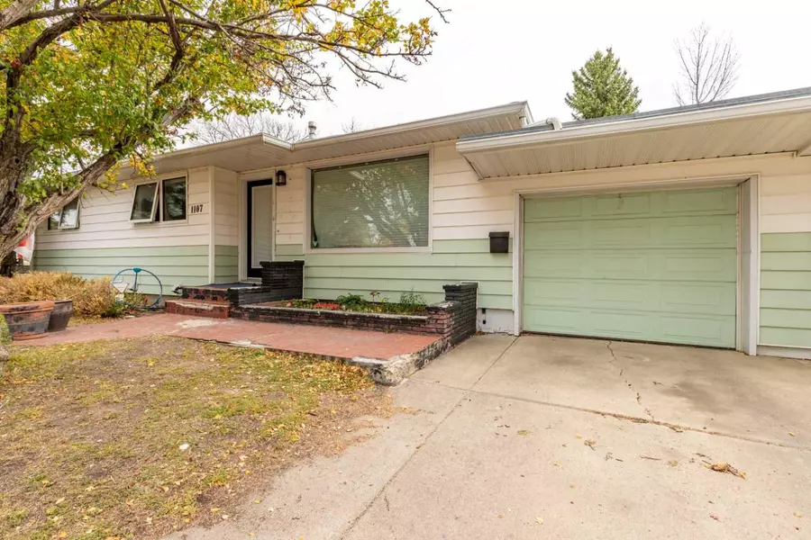 1107 28 ST South, Lethbridge, AB T1K 2T6