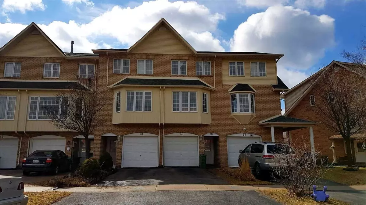 Toronto C13, ON M4A 2X3,39 Sufi CRES #2