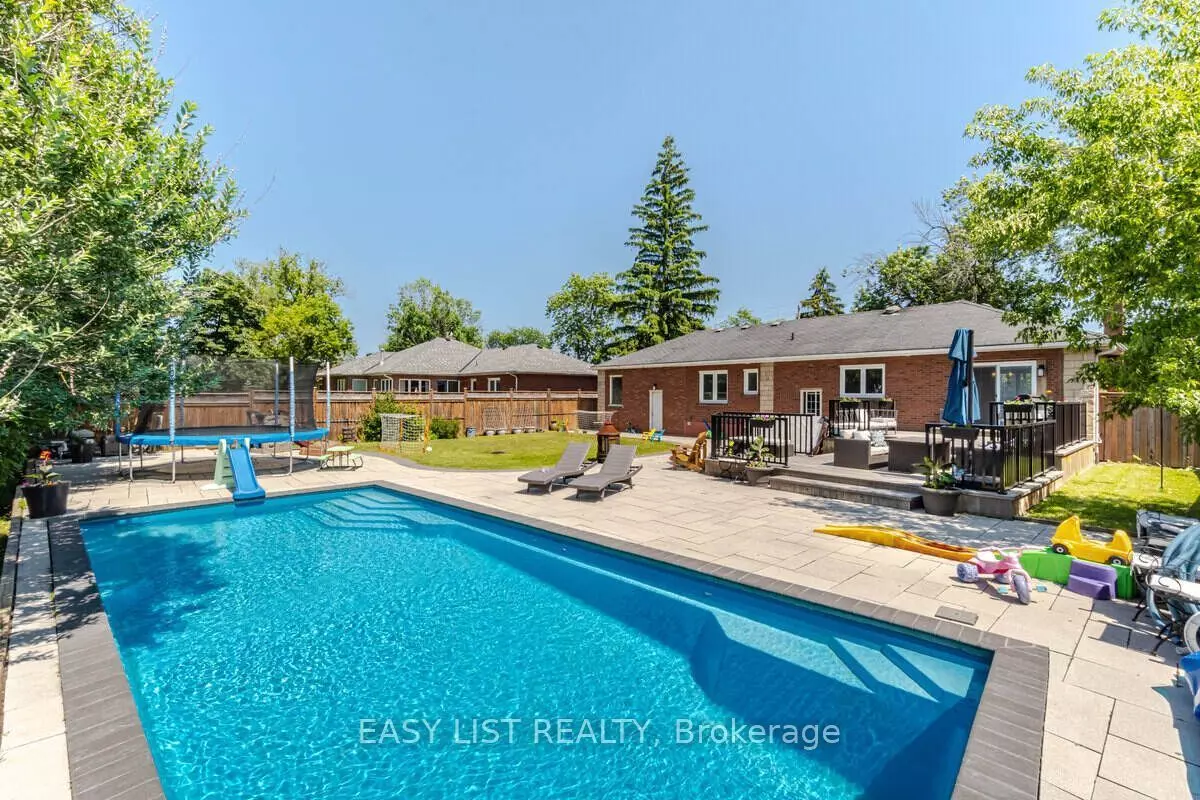 Oakville, ON L6L 1Z3,1285 Rebecca ST