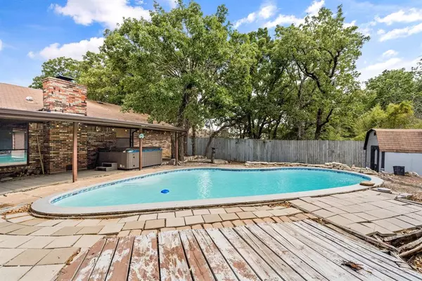 333 Shady Lane, Azle, TX 76020