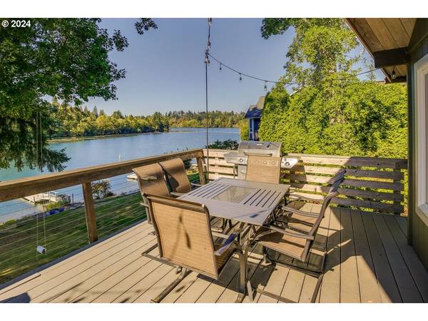 137 LAKE RD, Silver Creek, WA 98585