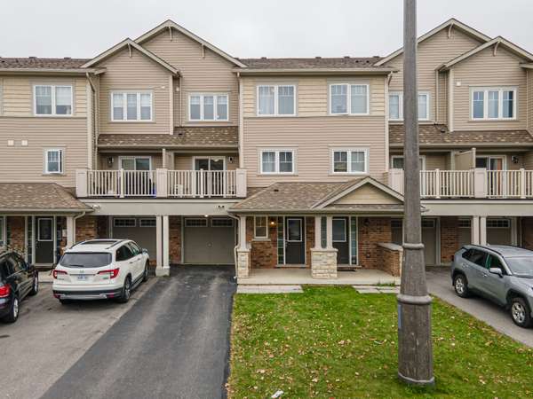 32 Tabaret CRES, Oshawa, ON L1L 0G5