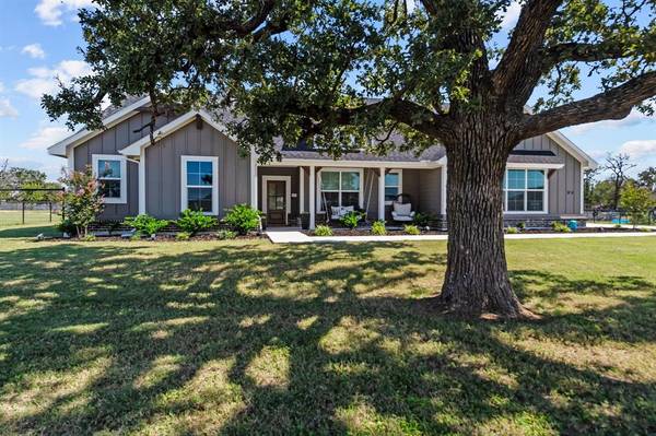 137 York Bridge Road,  Springtown,  TX 76082