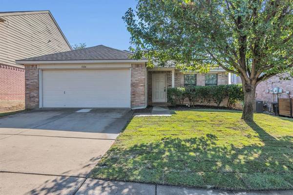 5104 Raymond Drive, Fort Worth, TX 76244