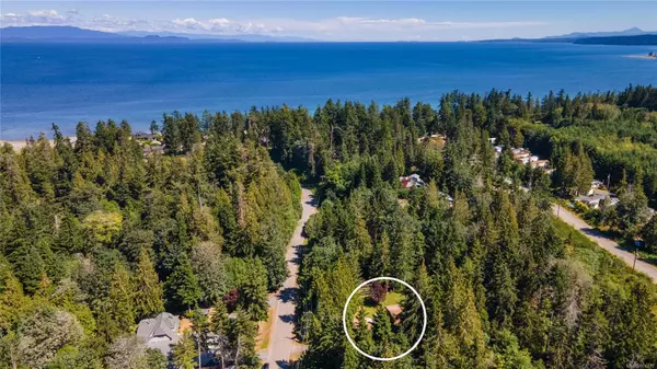 Qualicum Beach, BC V9K 1Z3,3826 CHARLTON Dr