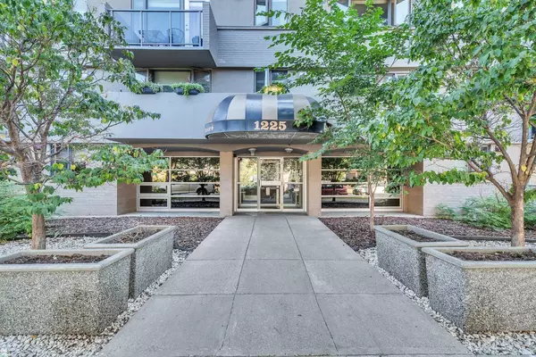 1225 15 AVE Southwest #803, Calgary, AB T3C 0X6