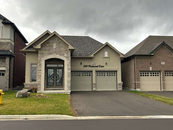 249 Fleetwood DR, Oshawa, ON L1K 3E8