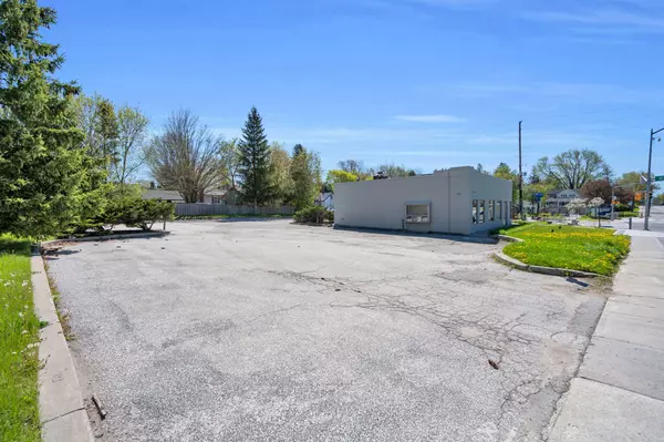 East Gwillimbury, ON L0G 1V0,19003 Leslie ST