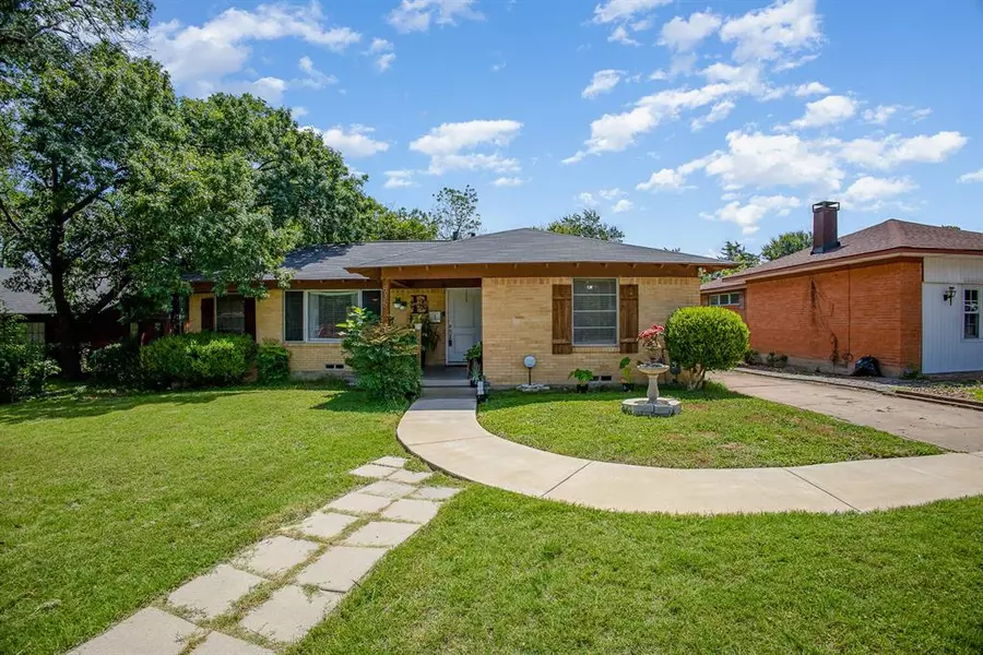 835 Glen Arbor Drive, Dallas, TX 75241