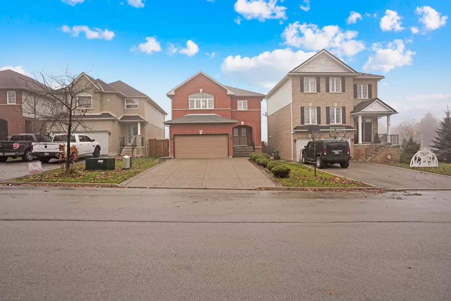 8 Meadow Wood CRES, Hamilton, ON L8J 3Z8