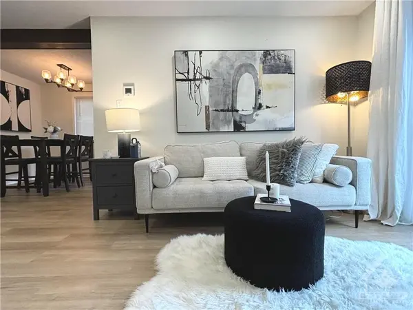 Ottawa, ON K2J 3N7,86 PEACOCK CRES