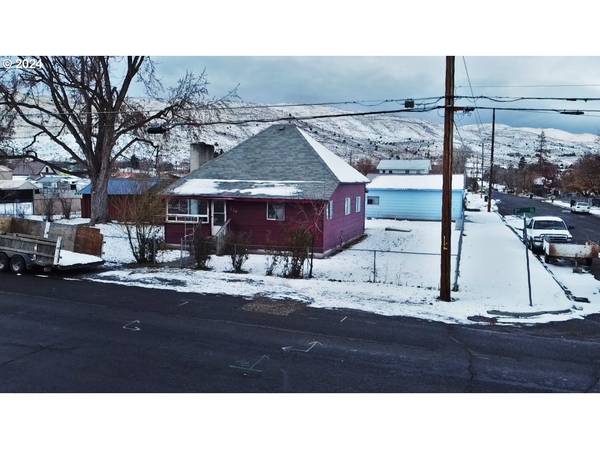 230 2ND ST, Baker City, OR 97814